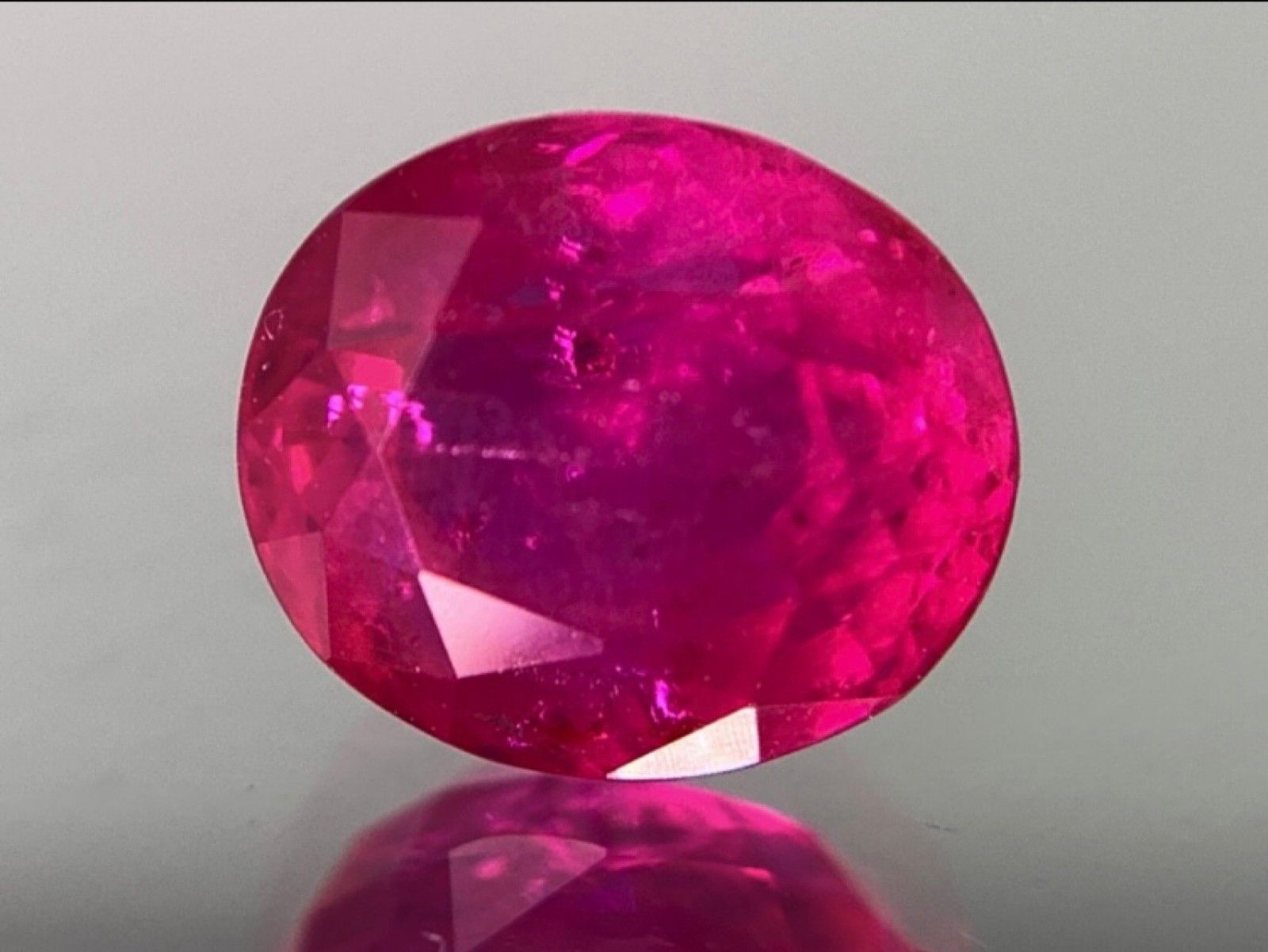 GIA宝石鑑別書付き 天然 ルビー　 ビルマ産 Purplish Red 2.64ct 縦7.58㎜×横6.50㎜×高さ5.29㎜　779Y