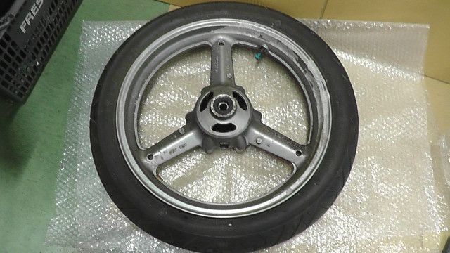 GSR250F LC6GJ55D001108xxx の フロントホイール タイヤ 1758254178