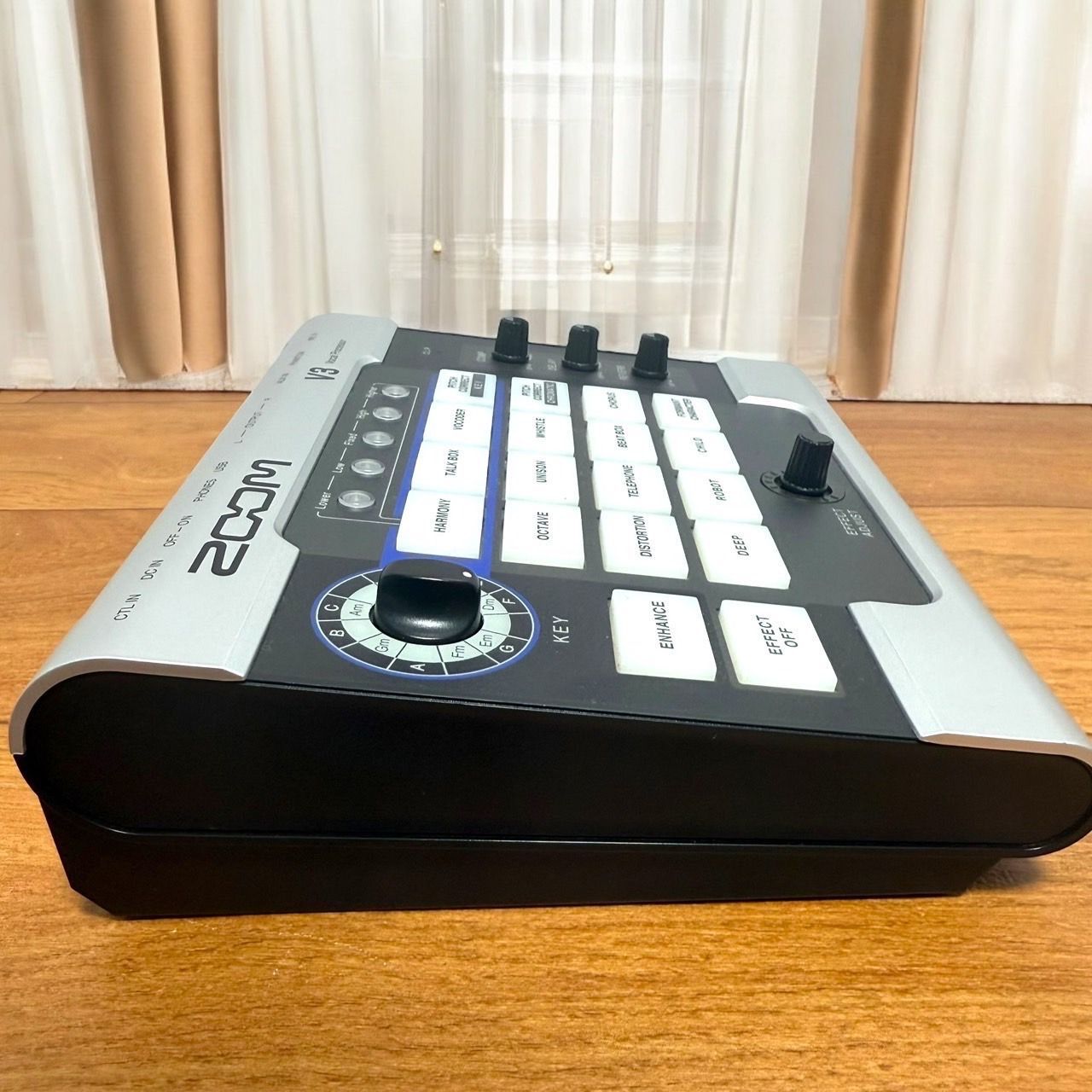 ZOOM V3 ボーカルエフェクトプロセッサー V3 Vocal Processor | Buy Now | ZOOM