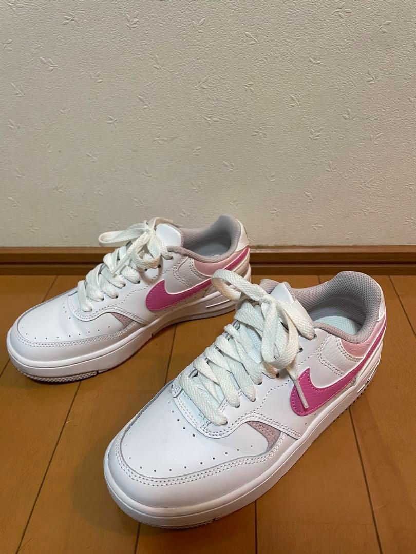 NIKE スニーカー