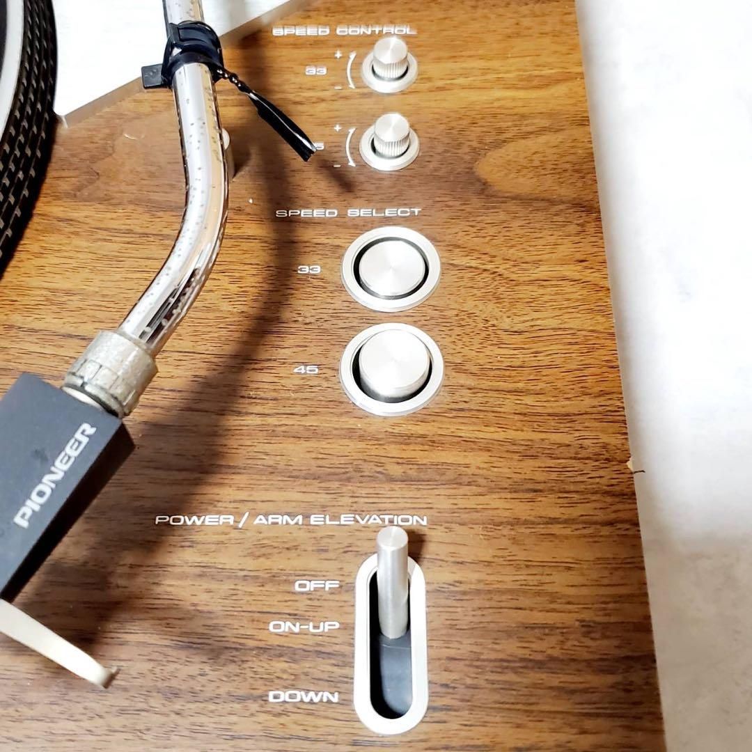 レコードプレイヤー ターンテーブル