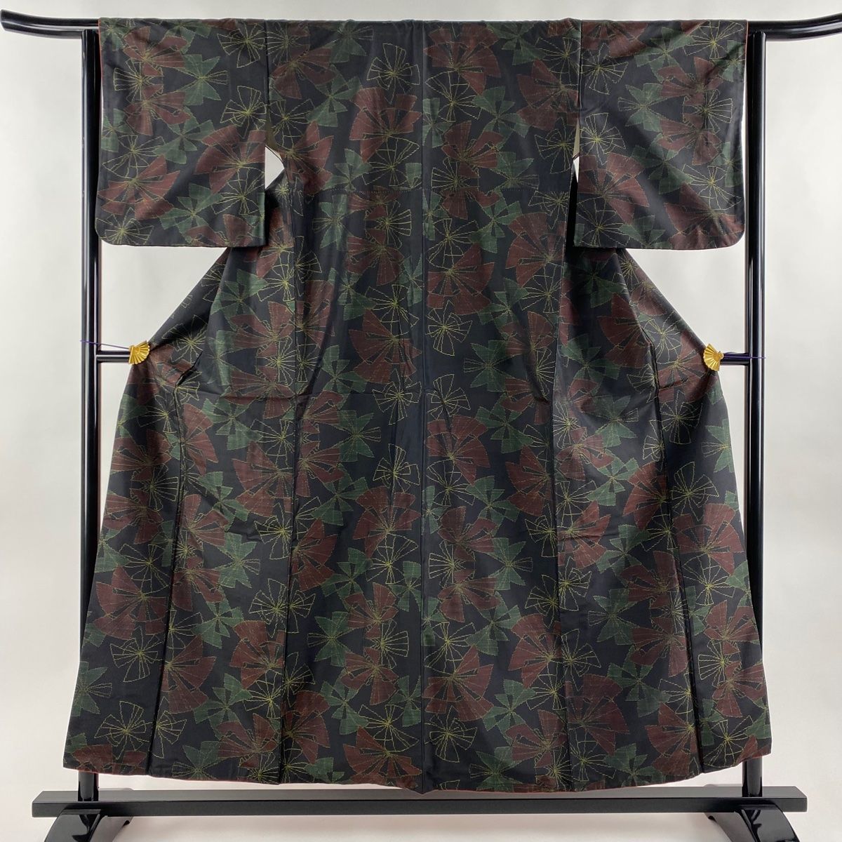 紬 身丈153.5cm 裄丈60cm S 単衣 やまと 猫 深緑 正絹 逸品 【中古  