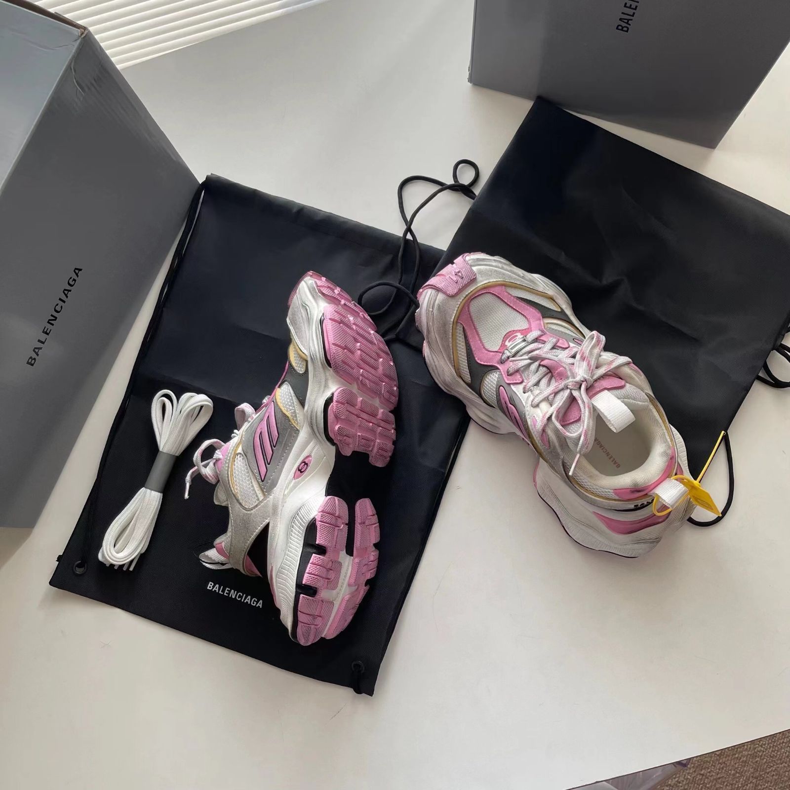 BALENCIAGA CARGO sneaker-WTO輸入1 - メルカリ