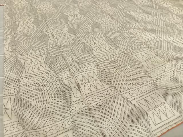 平和屋着物○本場大島紬 白大島 一元絣 幾何学文様 正絹 逸品  