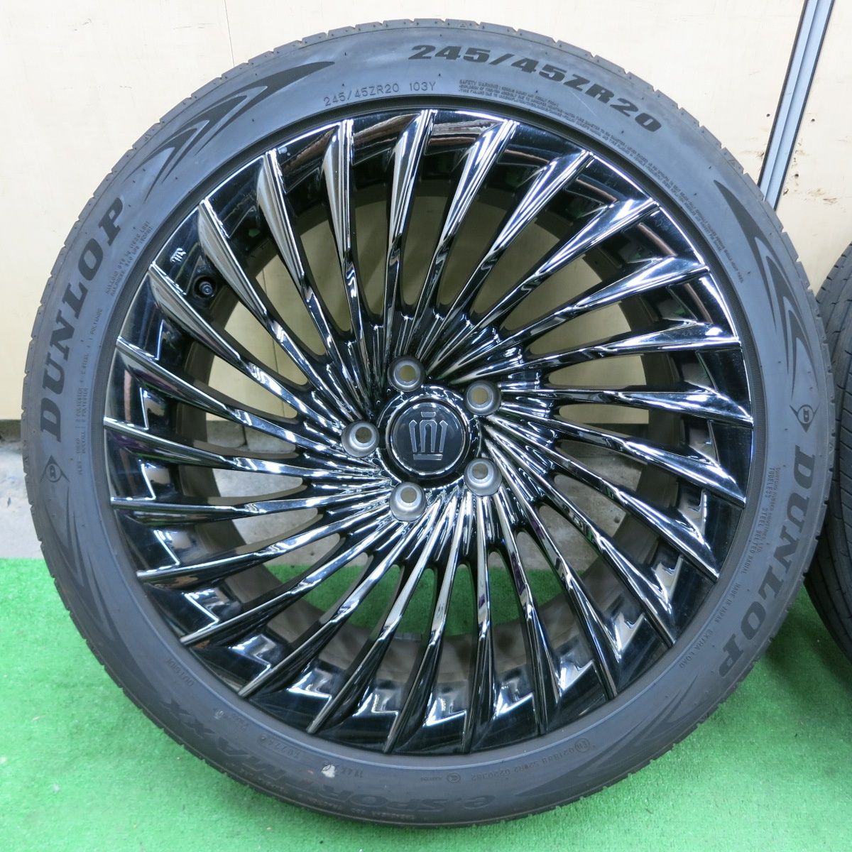 送料無料* バリ溝！24年！キレイ！9.5分☆トヨタ クラウン