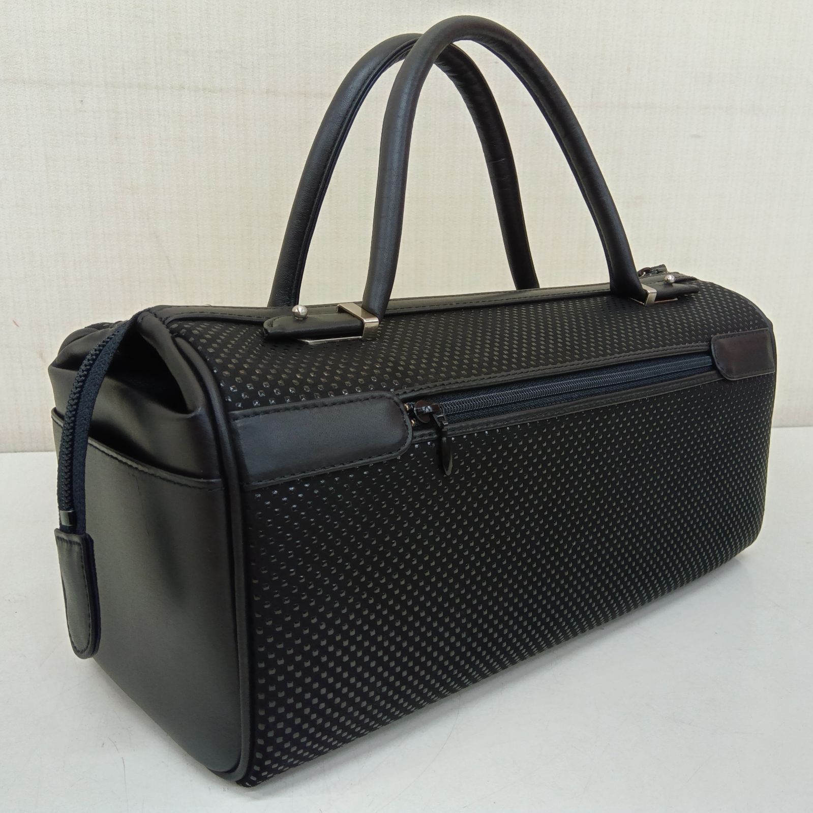 印伝　黒レザー ハンドバッグ　新品未使用箱付 INDEN-YA / 印傳屋 印伝 鹿革 漆塗り ブラック 黒 ハンドバッグ