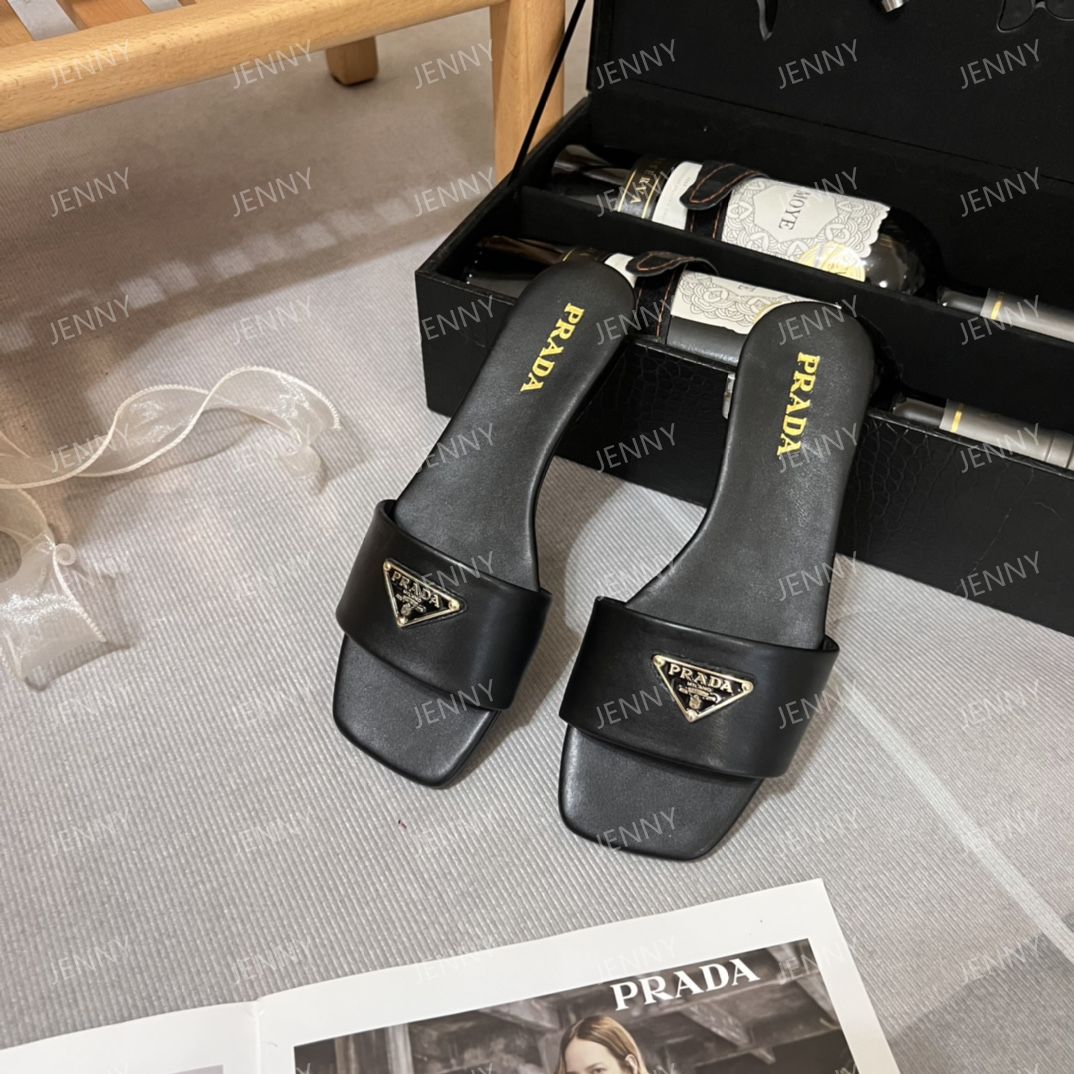 PRADA 初夏の新作レディースブラックフラットサンダル ブラック