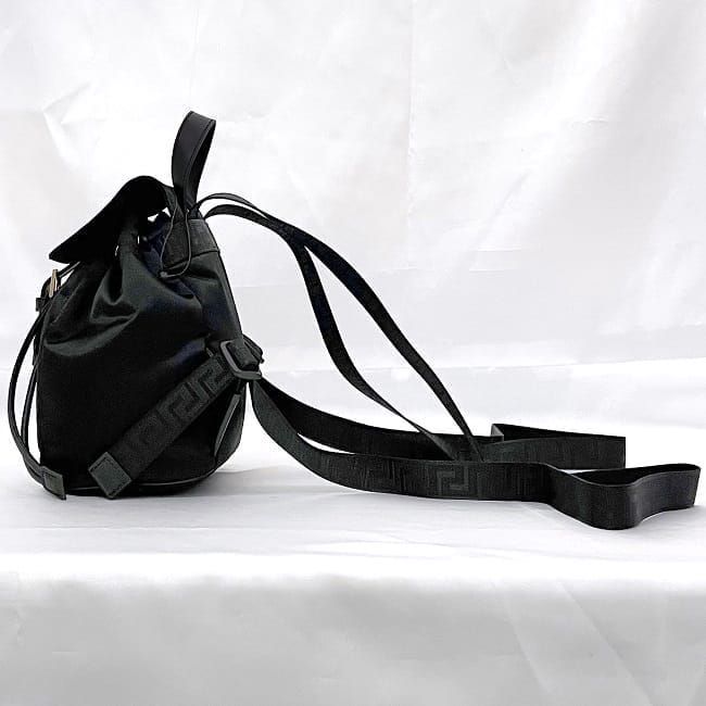 ヴェルサーチ　リュック ヴェルサーチ ミニリュック ec-22923 ブラック メデューサ - メルカリ