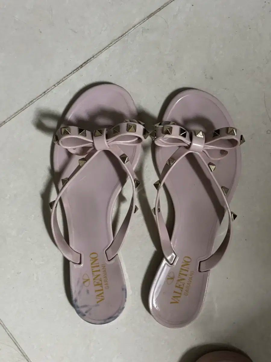 VALENTINO ヴァレンティノ ロックスタッズ 女性用ビーチサンダル 37 240