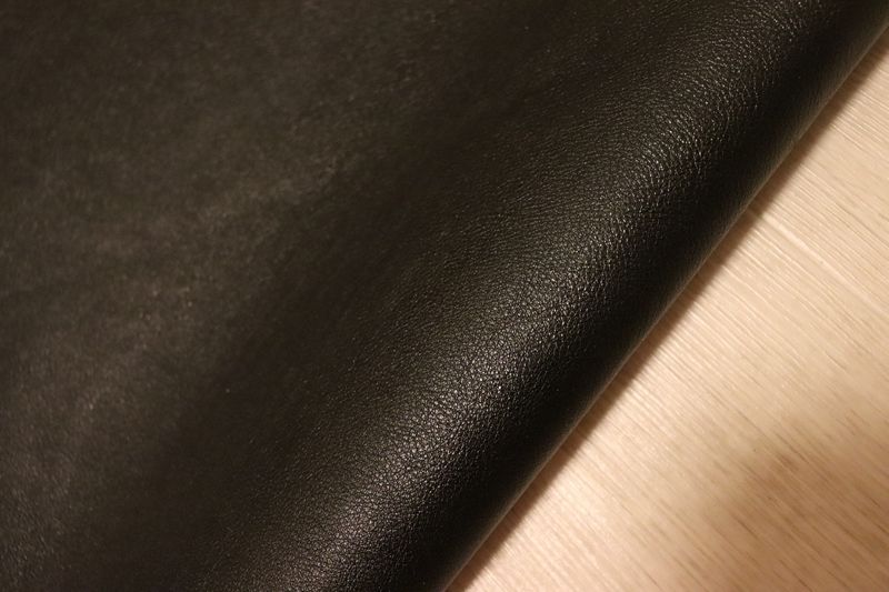 セーター ブラック 190ds ヌメ革 牛革 イタリア レザー シボ型押し はぎれ 一枚革 レザークラフト 革 皮 本革 diy 生地 材料
