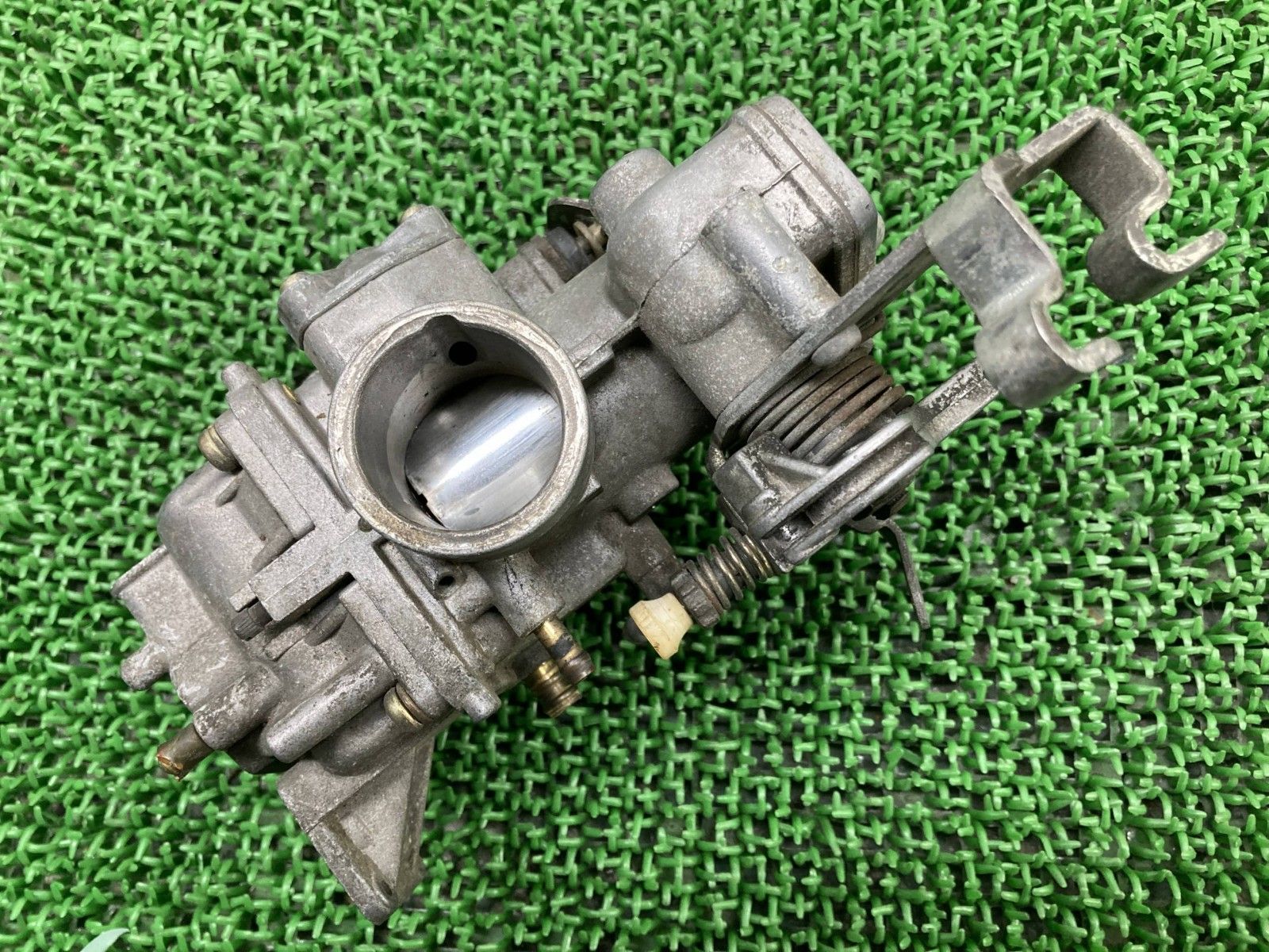 SR400 キャブレター ヤマハ 純正 バイク 部品 2H6 初期型 ミクニ MIKUNI 修復素材やレストア素材に 割れ欠け無し Rx