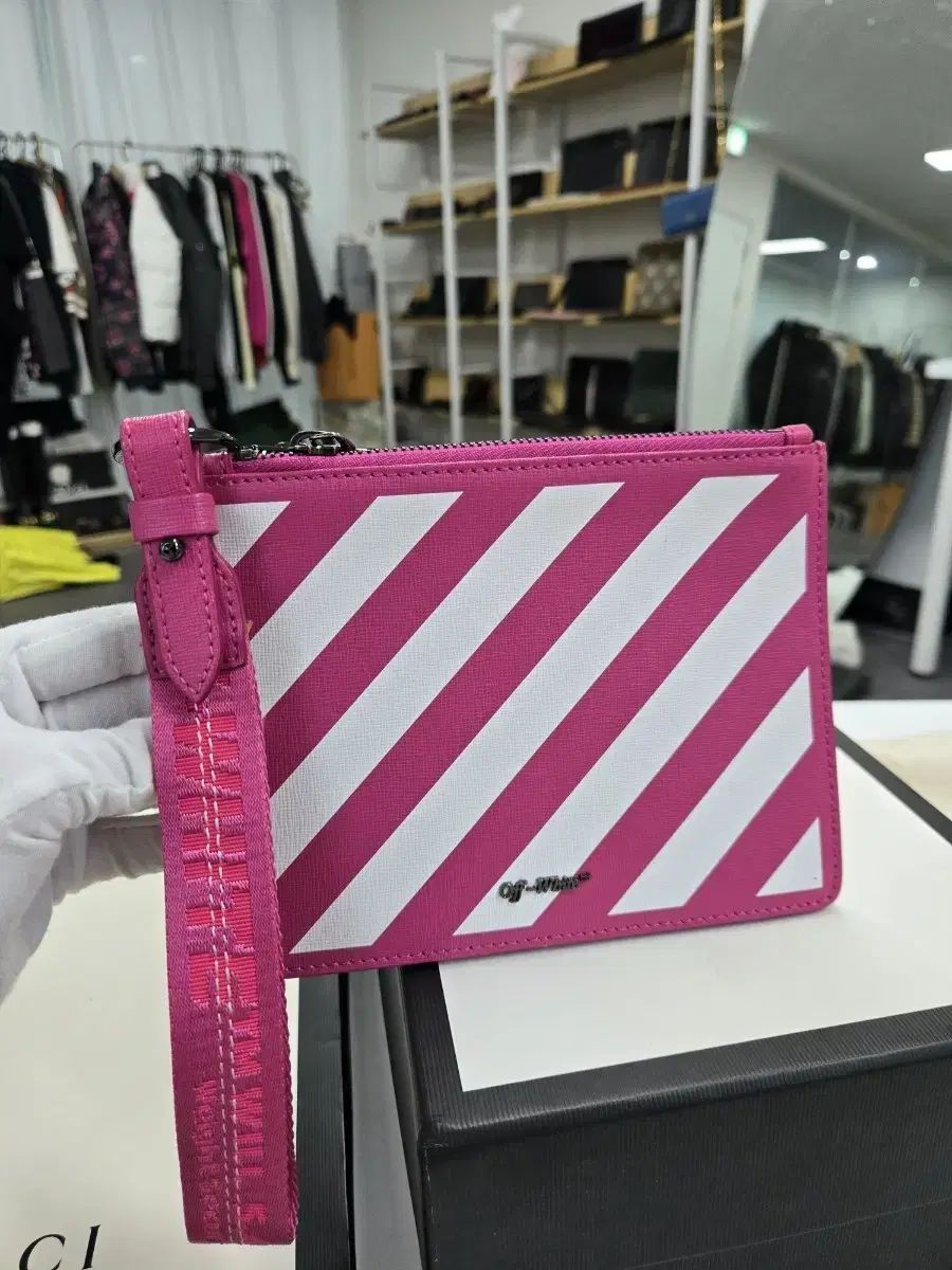 A級コンディション オフホワイト ピンク ダブル クラッチバッグ