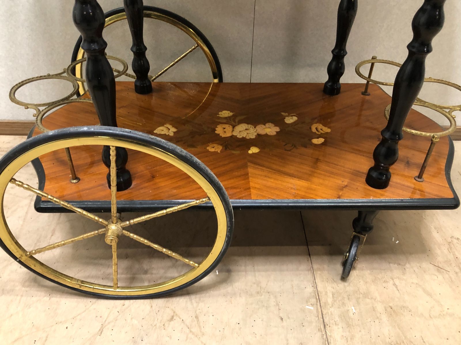 イタリア製 真鍮・薔薇リース象嵌細工 キャスター付き バタフライ