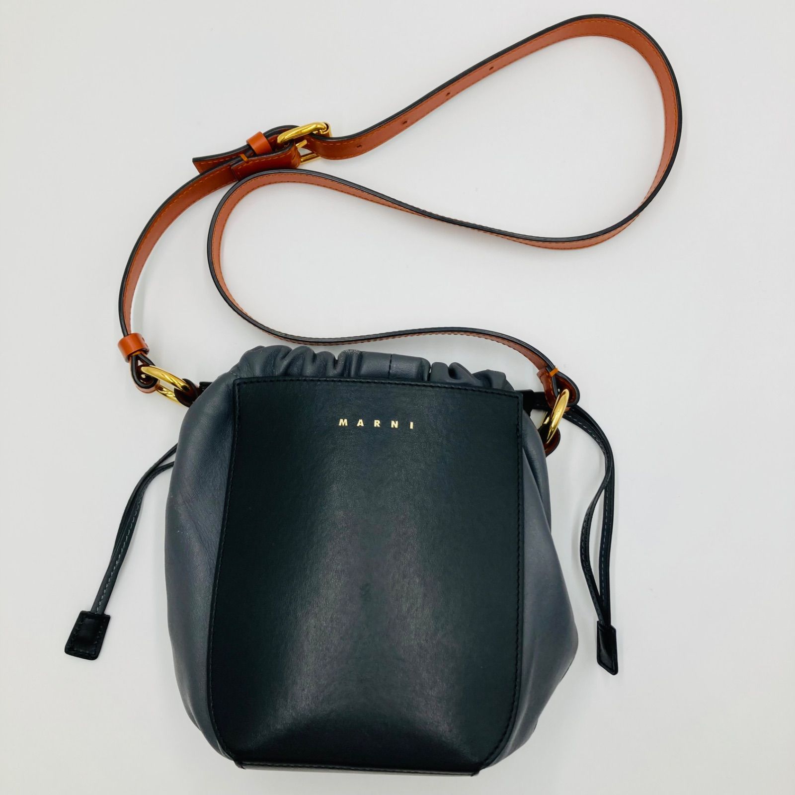 美品】マルニ MARNI ガセット スモールショルダーバッグ ロゴ 巾着