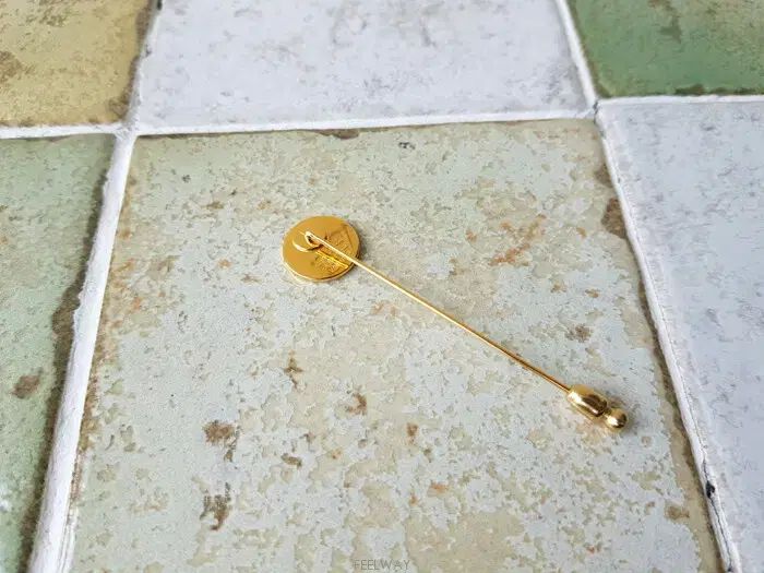 金 ピンブローチ