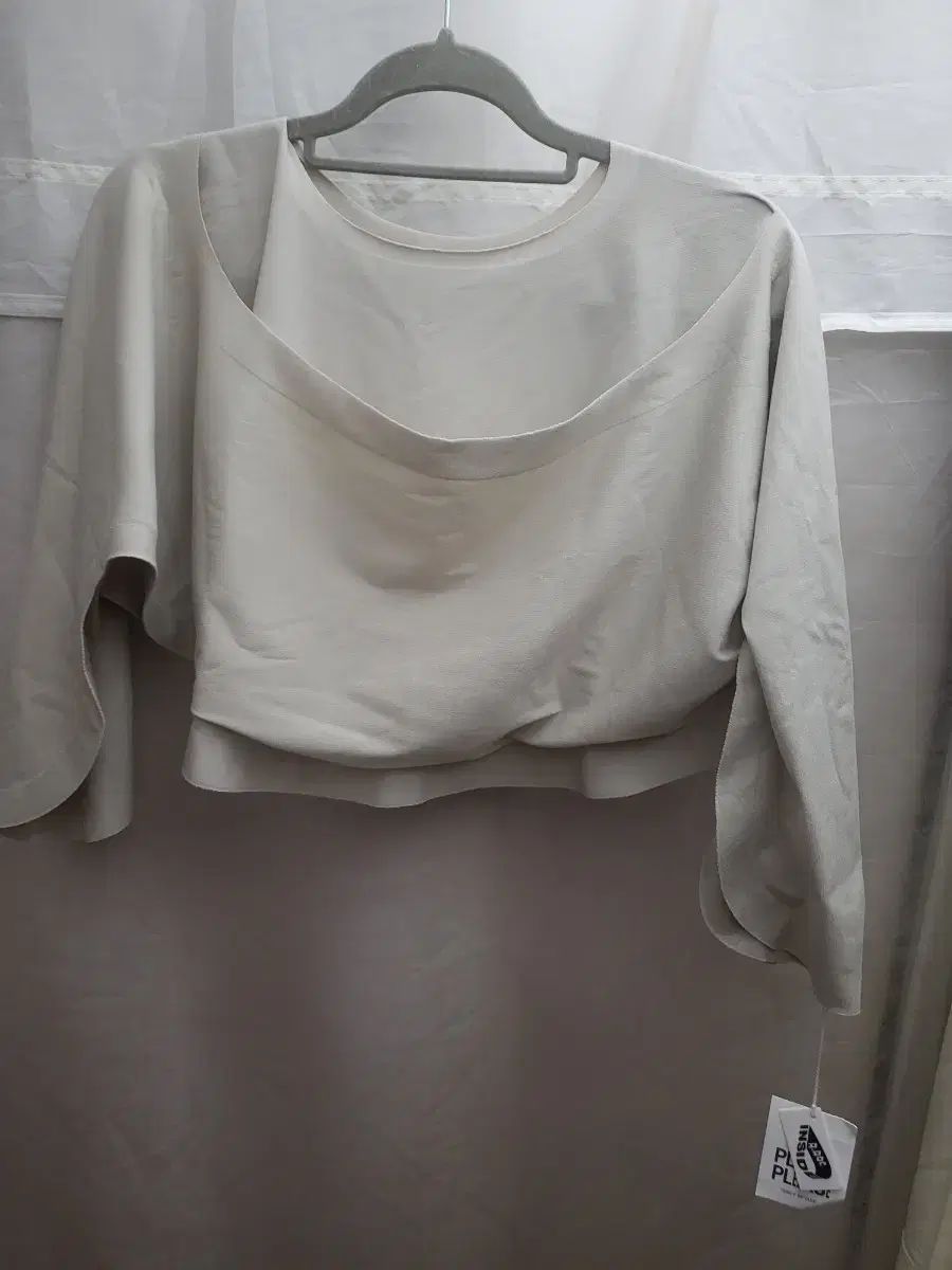 PLEATS PLEASE プリーツプリーズ ショートトップ 販売しています