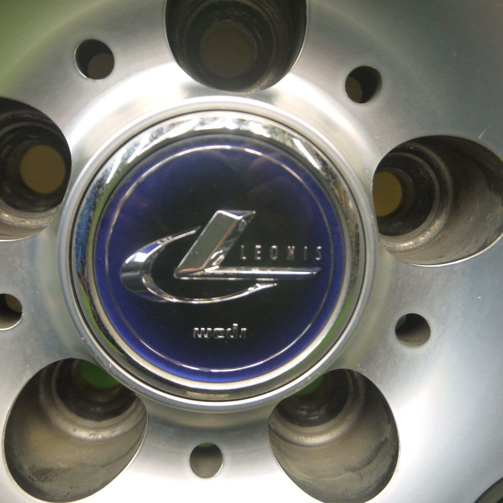 送料無料] バリ溝！22年！8.5分☆86 BRZ 等 LEONIS NAVIA06 215/45R17 