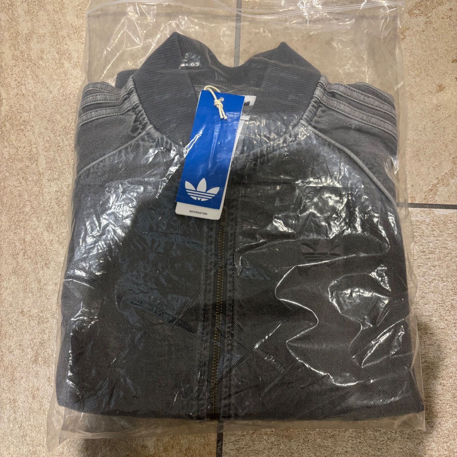 新品アディダスルーズ SST デニム ブラック ウォッシュ ジャケット　S SST アディカラー ルーズ SST デニム ブラック ウォッシュ ジャケット