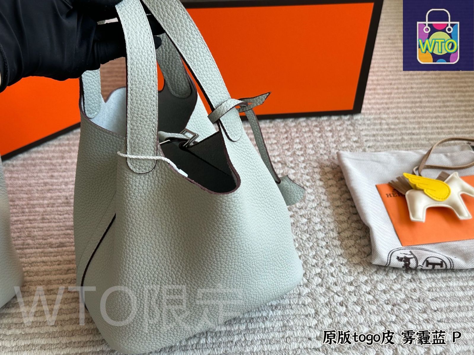 並行輸入　Hermès グレー ハンドバッグ ロック付き Bolide ファッション 並行輸入 Hermès グレー ハンドバッグ