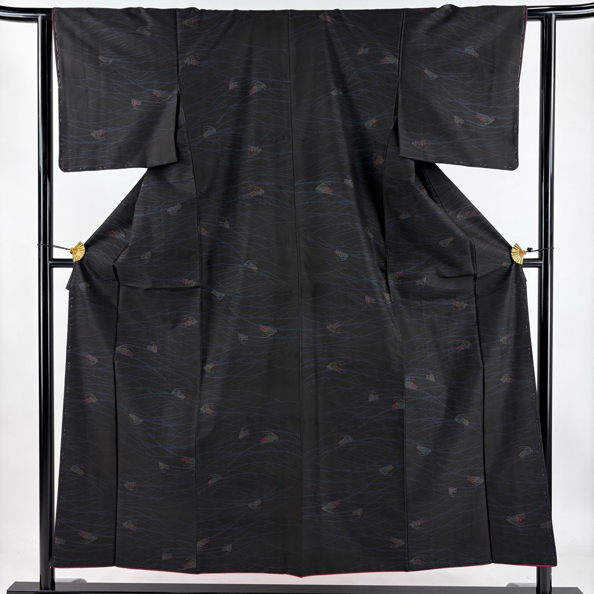 紬 身丈152.5cm 裄丈61.5cm S 袷 葉柄 バッタ 墨色 正絹 美品 秀
