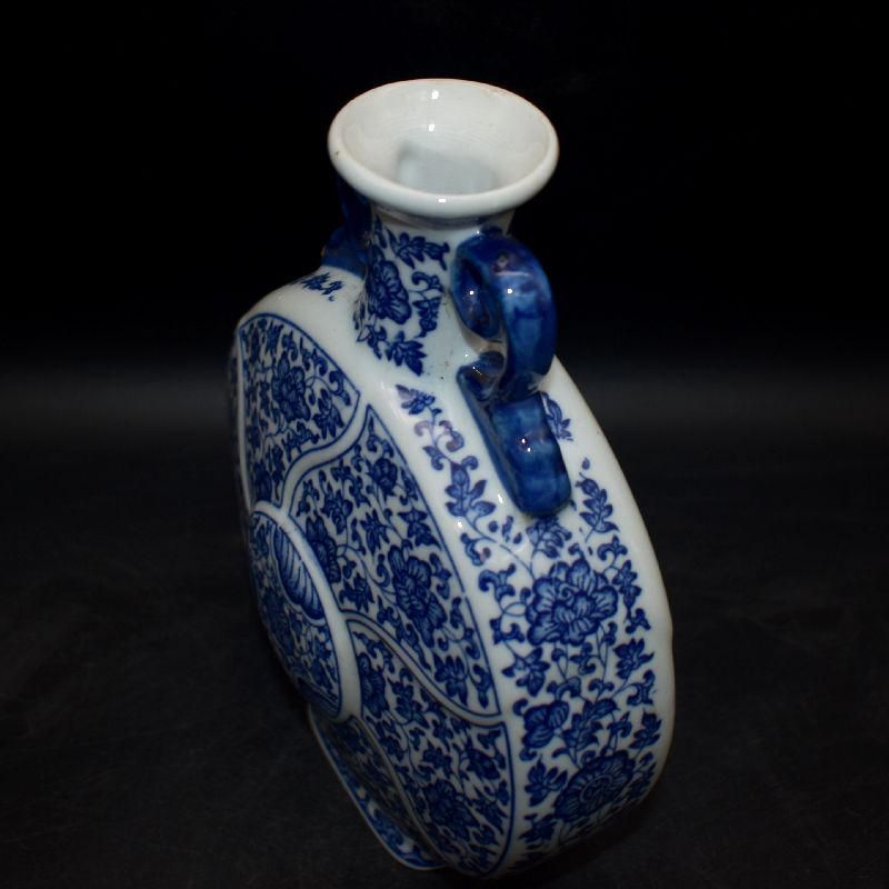 清乾隆青花纏枝蓮如意抱月瓶 景徳鎮 陶磁器 装飾品 現代工芸品