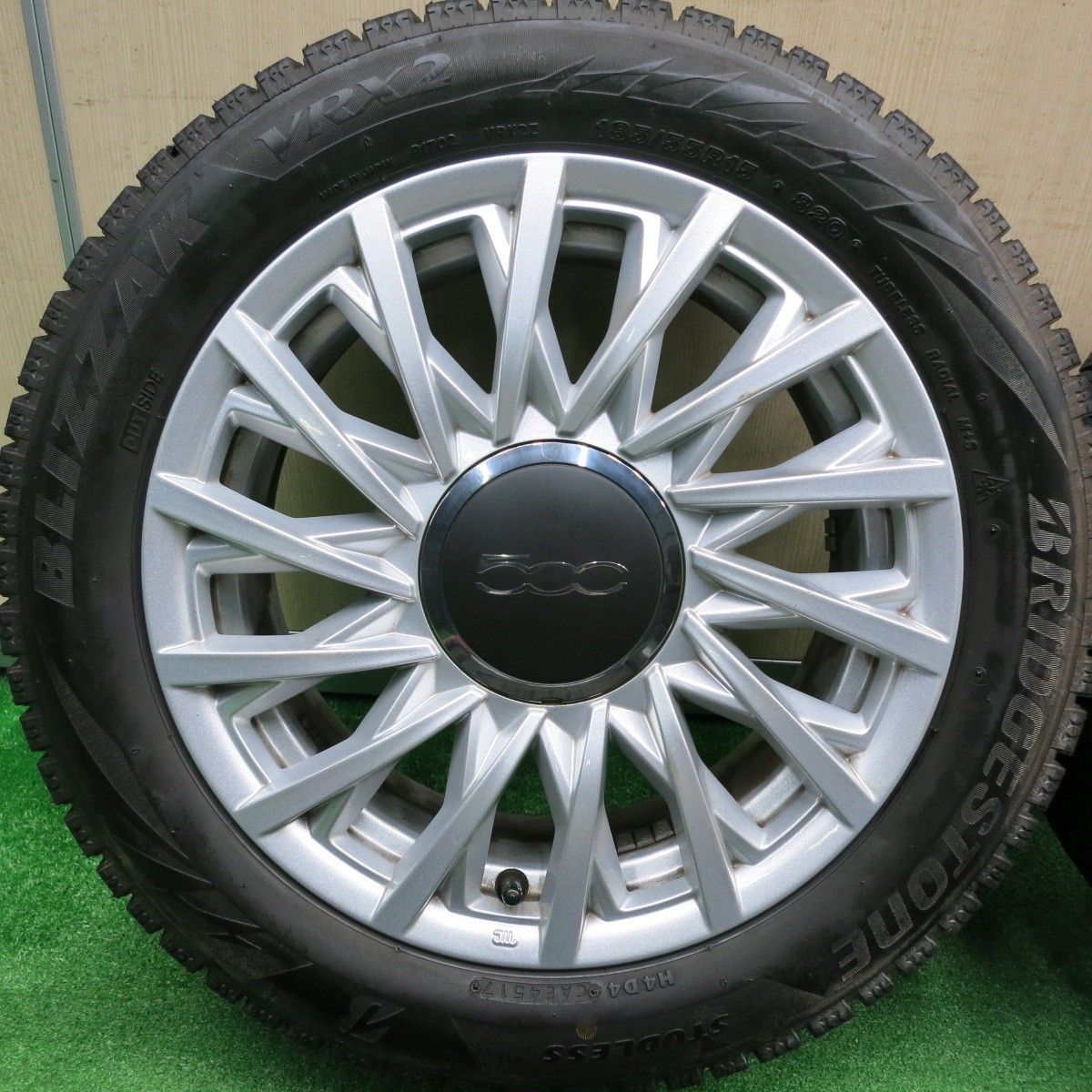 送料無料] バリ溝！キレイ！9分☆FIAT フィアット 500 純正 185/55R15 