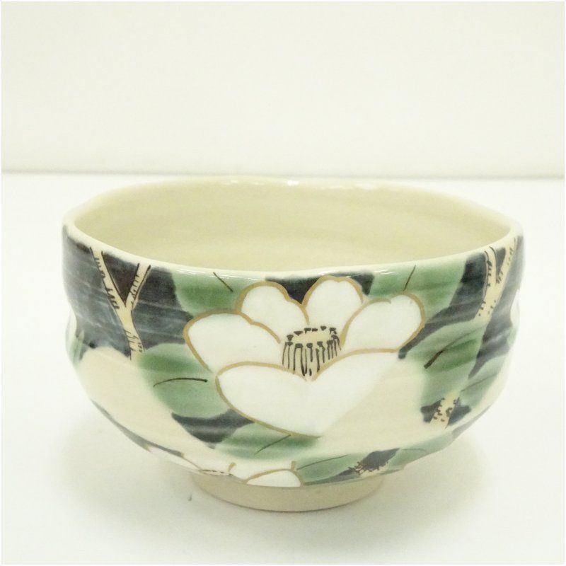 九谷焼 和田青良造 黒地椿絵茶碗 共箱 茶道 抹茶 おしゃれ 抹茶茶碗 抹茶碗 和食器 レトロ 茶器 骨董 茶わん 茶会 茶の湯