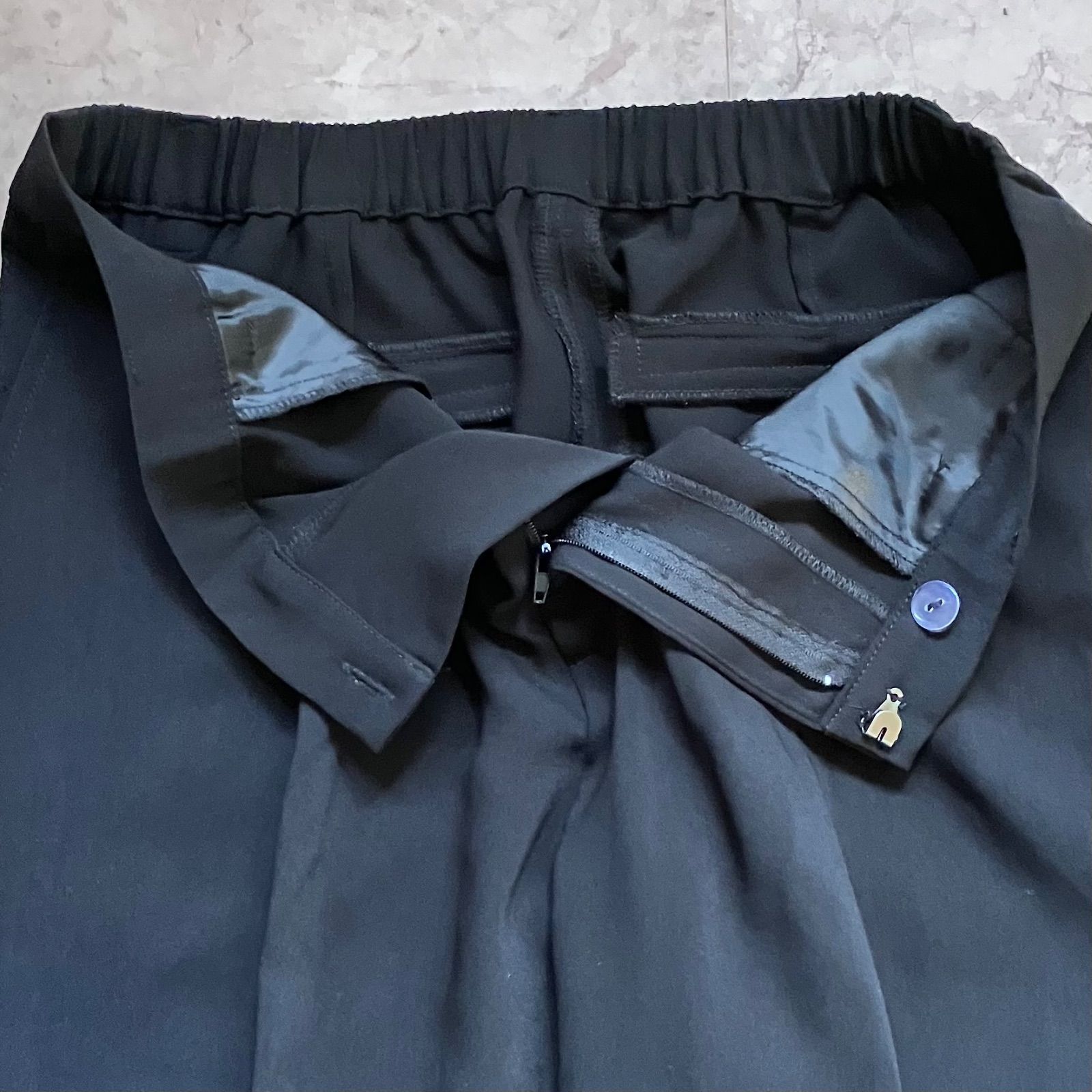 Flolia ノー ジャケット パンツ スカート2点 ブラウス 豪華 5点セット 黒 フォーマル 行事 冠婚葬祭 ママスーツ