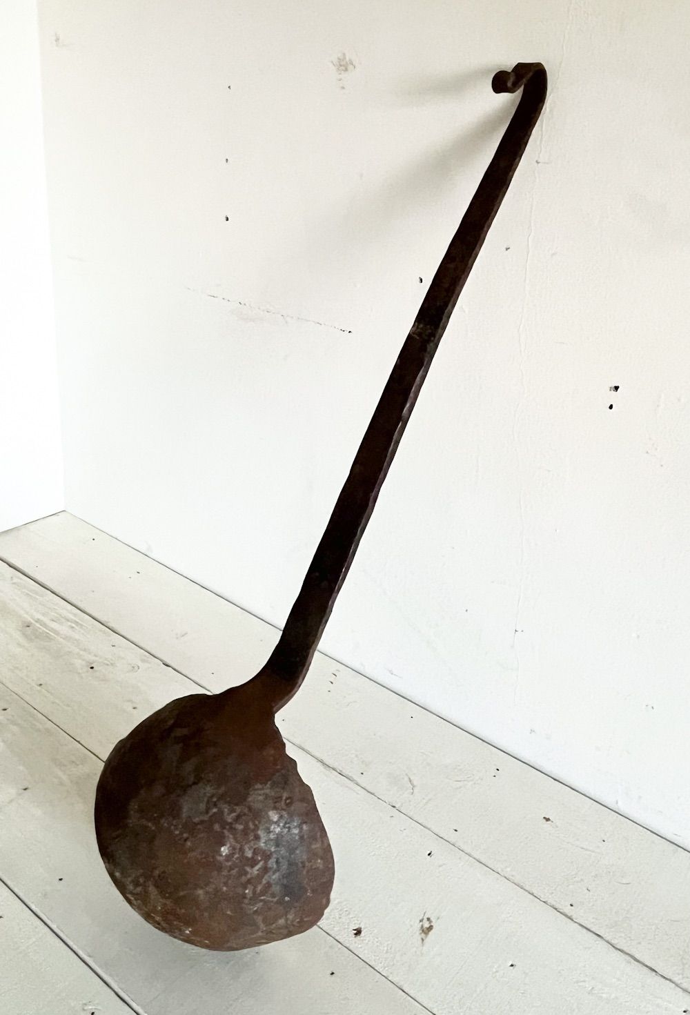 フランスアンティークアイアンレードル1|アトリエインテリアショップコーディネート店舗内装建築住宅空間デザインディスプレイ錆オブジェ