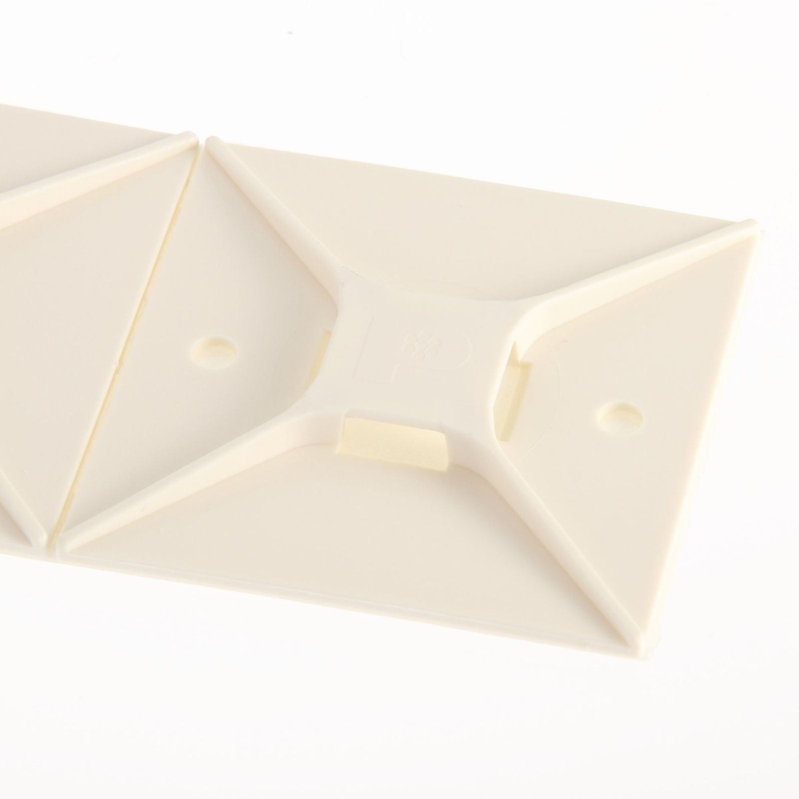 パンドウイット マウントベース ゴム系粘着テープ付き 白 50個入り ABM4H-A-L