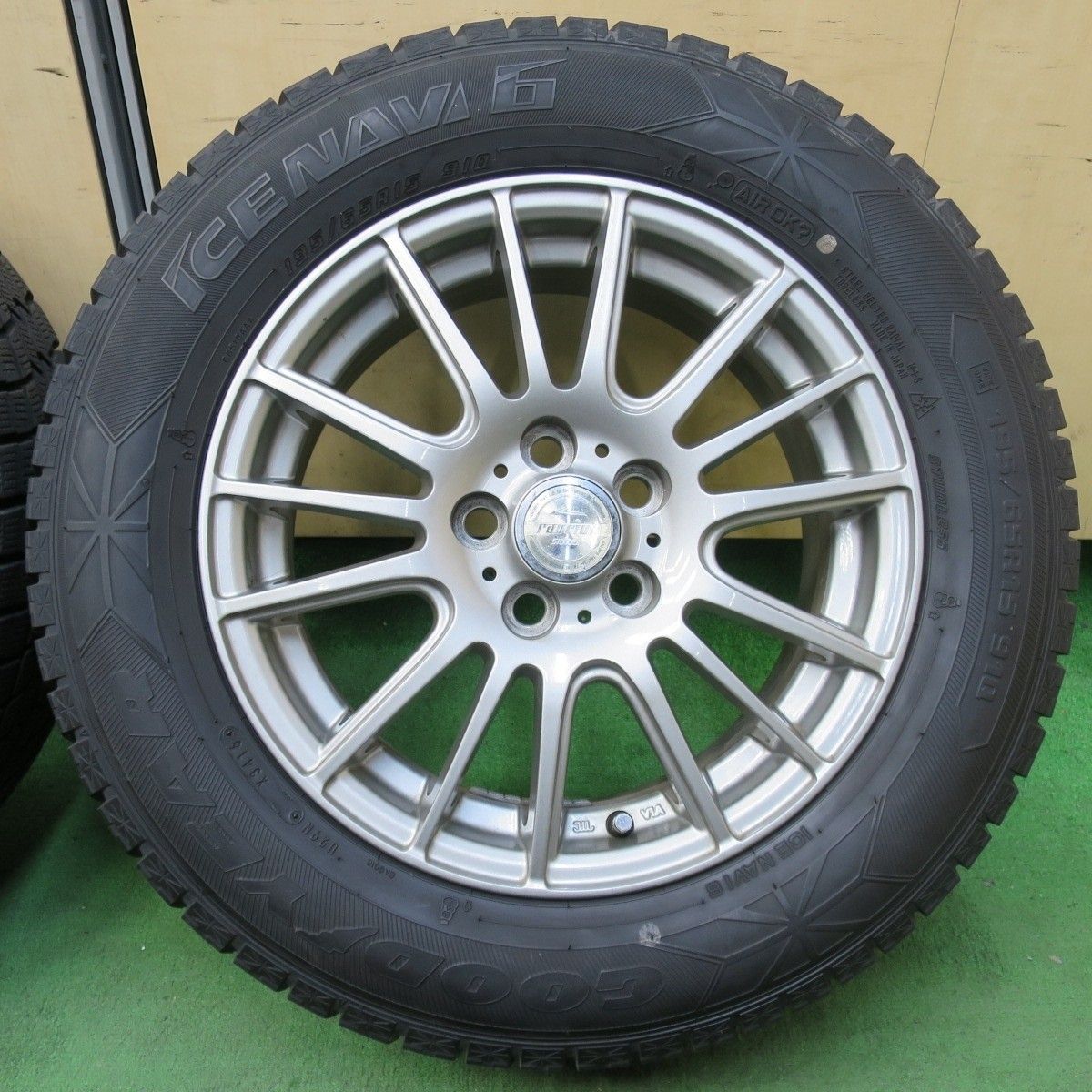 キレイ☆プリウス 等 195/65R15 スタッドレス グッドイヤー キレイ☆プリウス 等 195/65R15 スタッドレス グッドイヤー