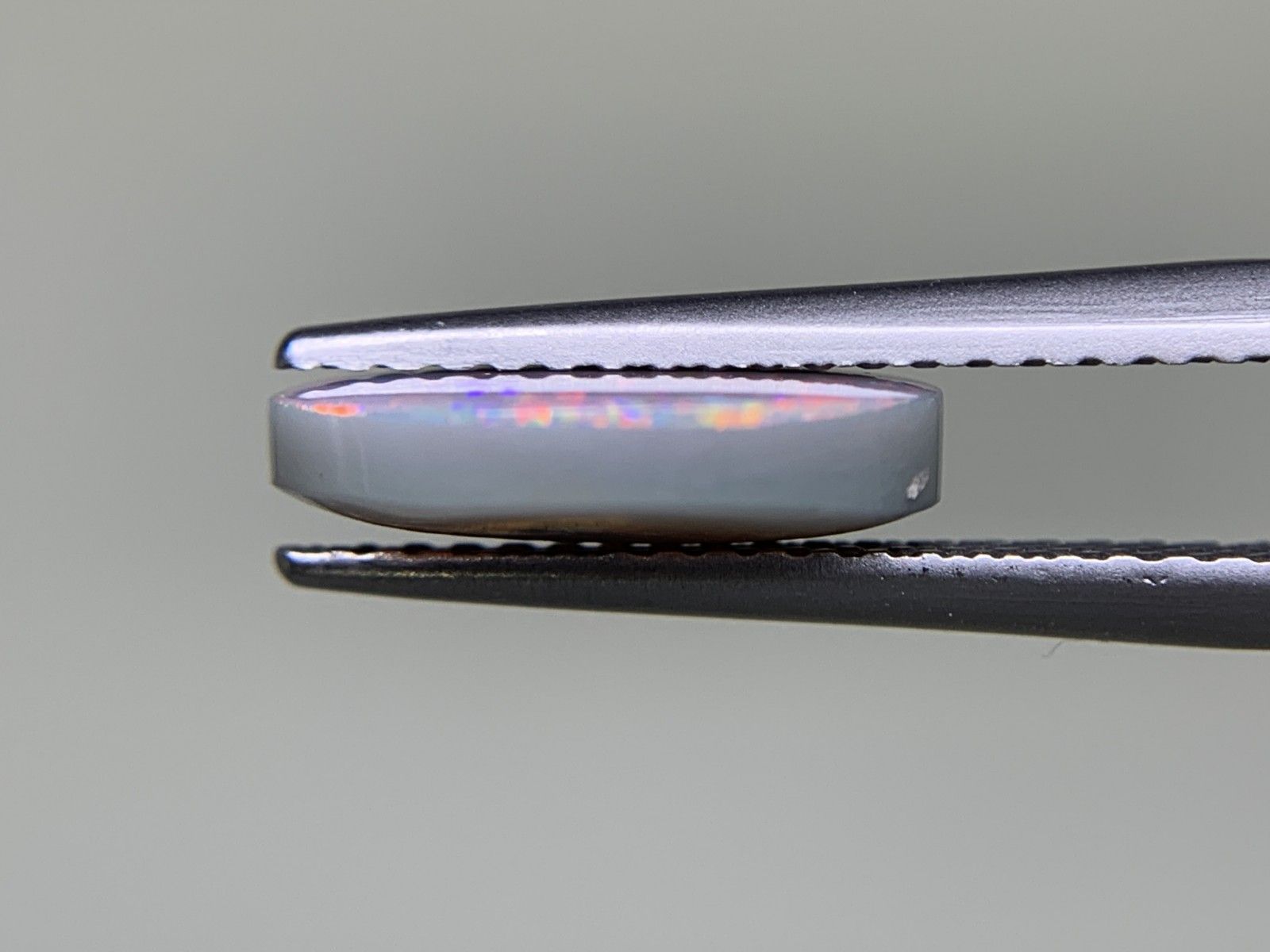 ブラックオパール 1.897ct 中央宝石ソーティング付き 11.2㎜×8.2㎜×2.9  