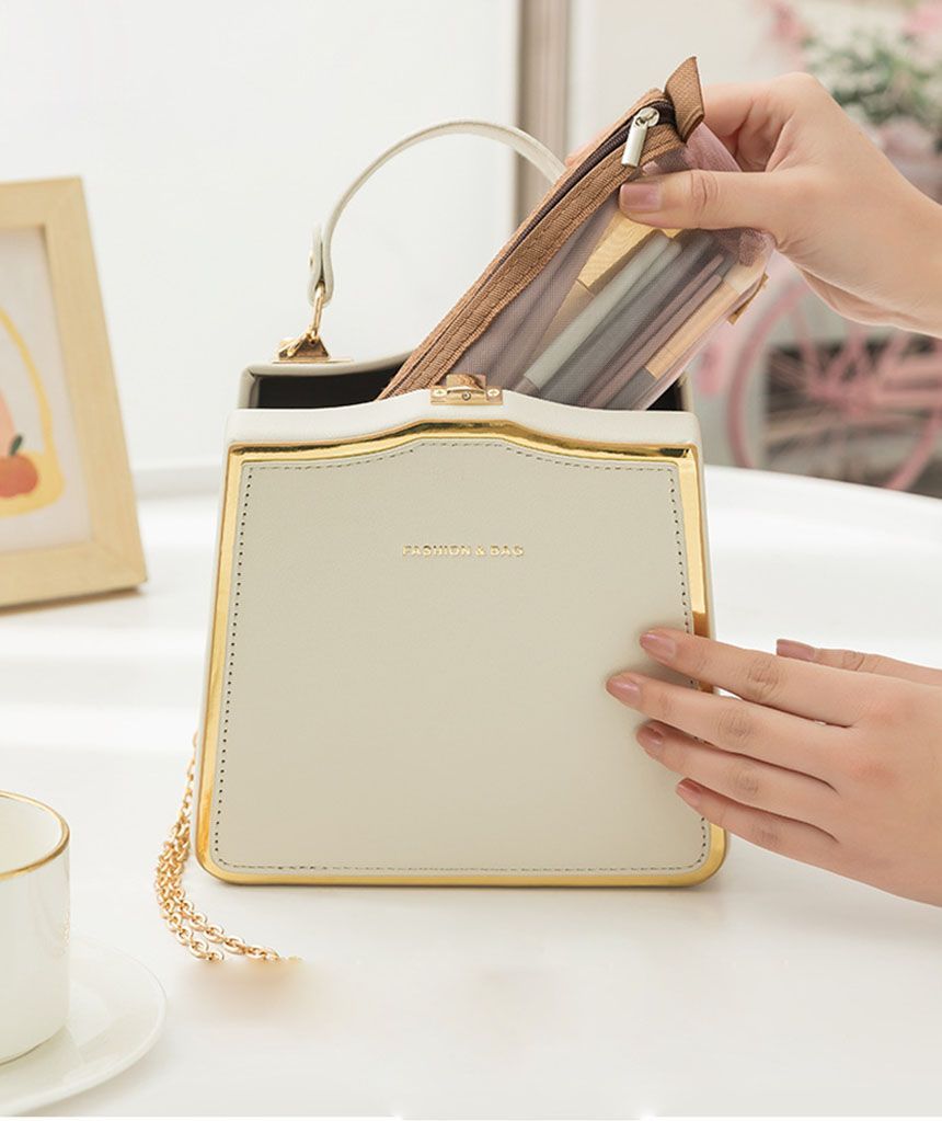 【COACH】コーチ　トラベルポーチ　コスメポーチ　化粧ポーチ　旅行　収納　新品 Coach(コーチ) ポーチ(レディース) - 海外通販のBUYMA