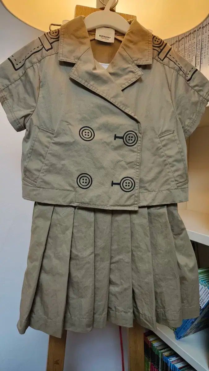 バーバリー キッズ トレンチ スカート セットアップ です サイズ 8Y 128cm