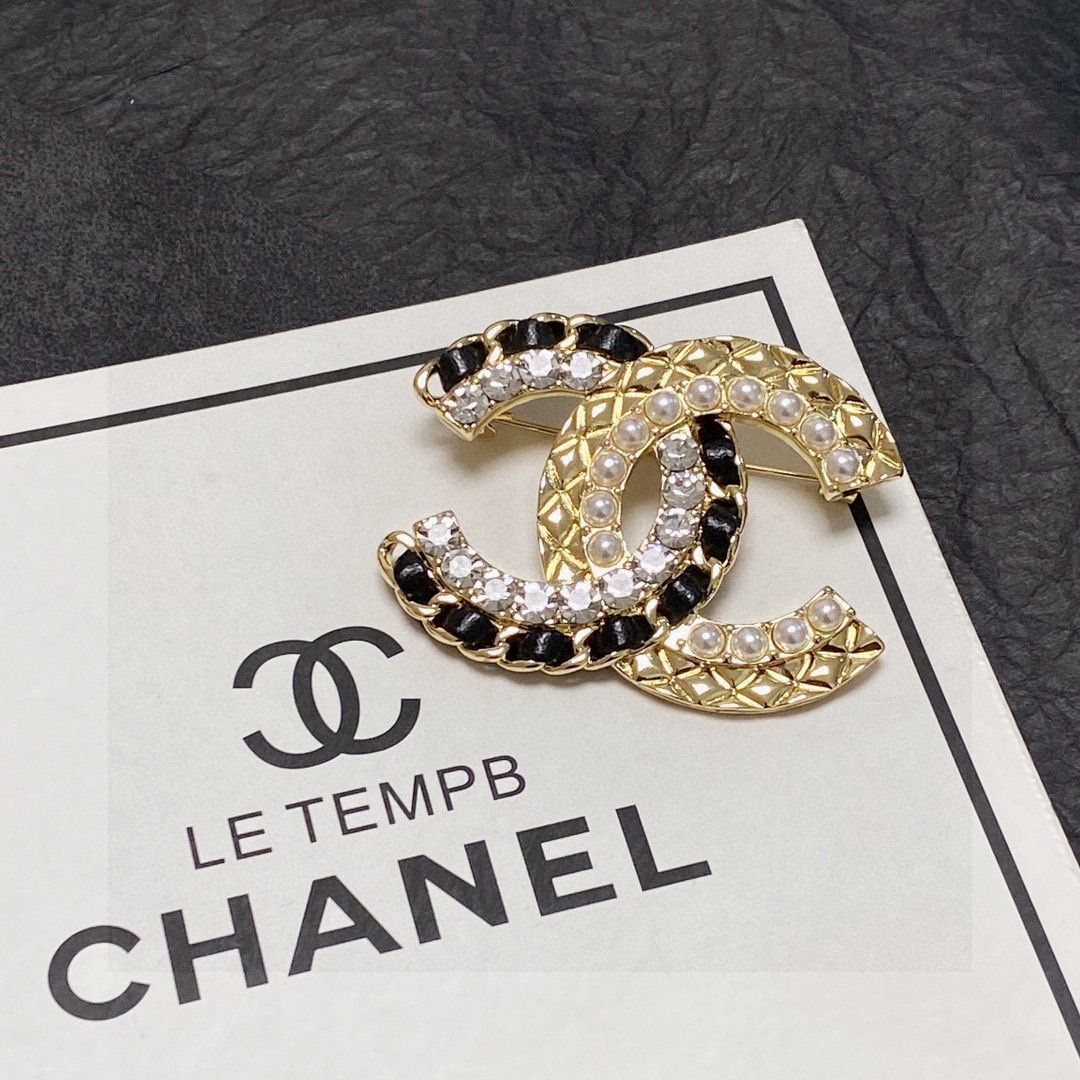 今日特価】CHANEL 専売店新入荷 スモールサイズブローチ 送料
