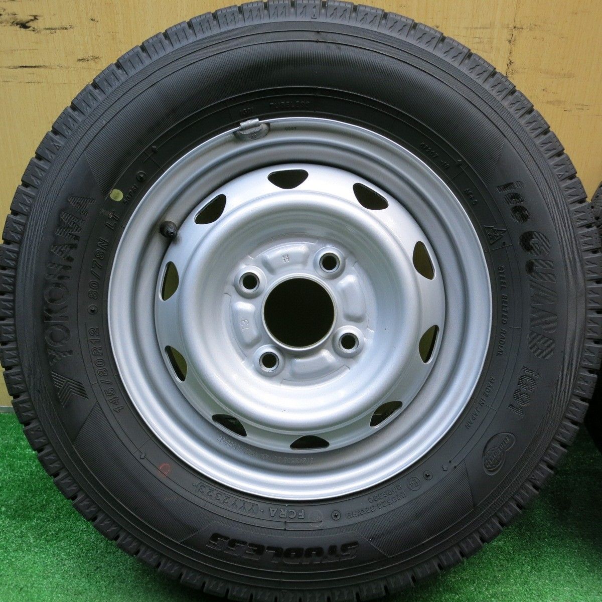 145/80R12 86/84N LT ヨコハマ　2022年製造　バリ溝　イボ有 145/80R12 86/84N LT ヨコハマ 2022年製造 バリ溝 イボ有 - メルカリ
