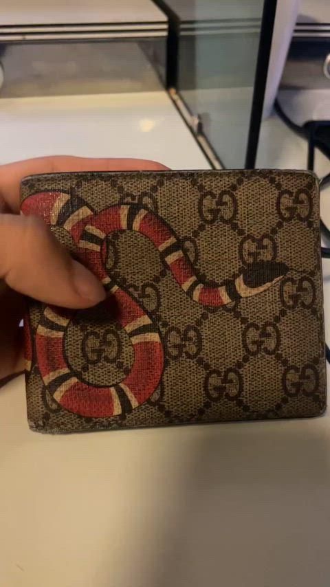 グッチスネークウォレット