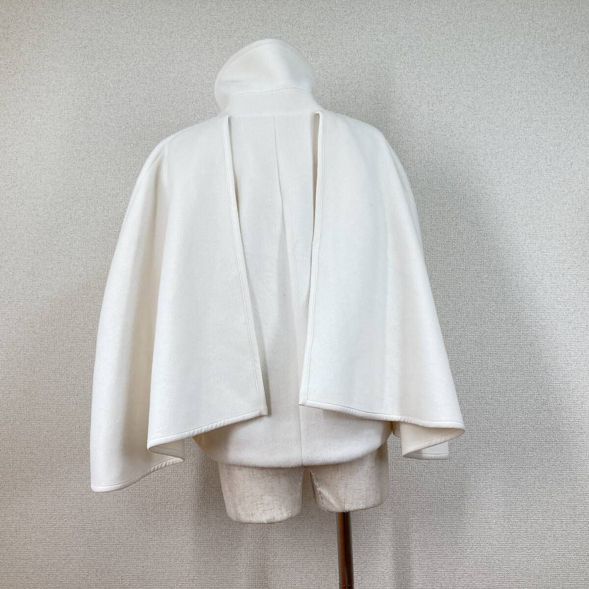 即完売】Sov.×AKKOコラボ ダンボールドレープポンチョ ブラック