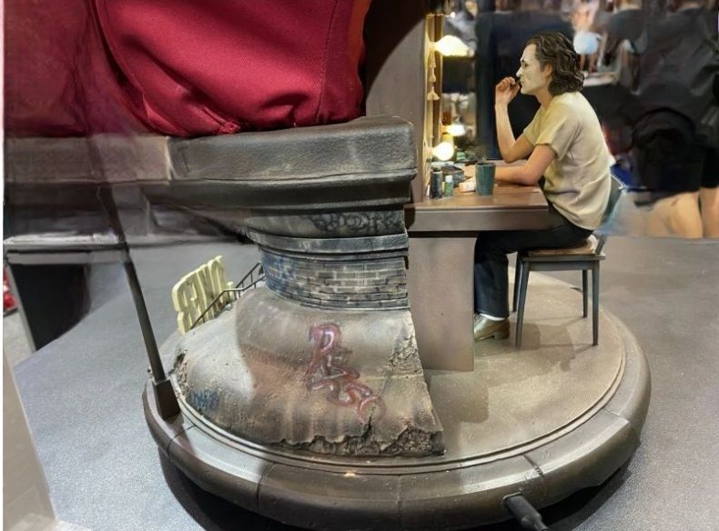 ジョーカー 等身大 フィギュア - メルカリ