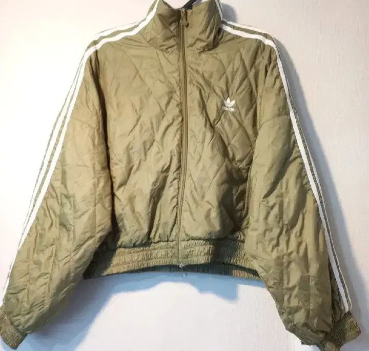 アディダス 必須アイテム カーキ クロップドトラックジャージ キルティングトップス ジャージ ジップアップジャージ 90 S