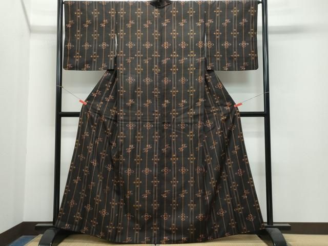 平和屋着物○国指定重要無形文化財 本場久米島紬 屋々名ヨシ作 手織 絣  