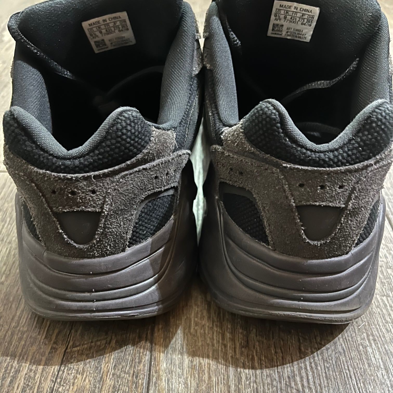 国内正規 adidas YEEZY BOOST 700 V2 Vanta ヴェンタ イージーブースト 