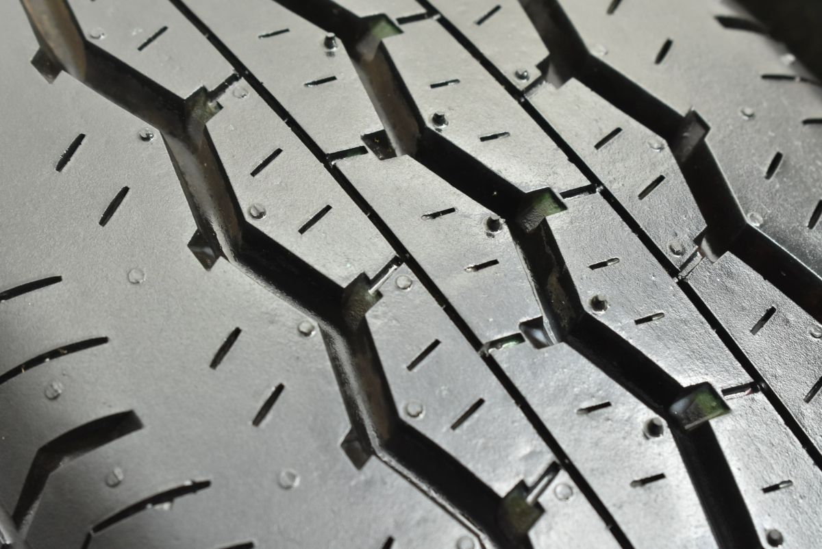 ハイエース 新車外し エコピア 195/80R15 タイヤのみ4本