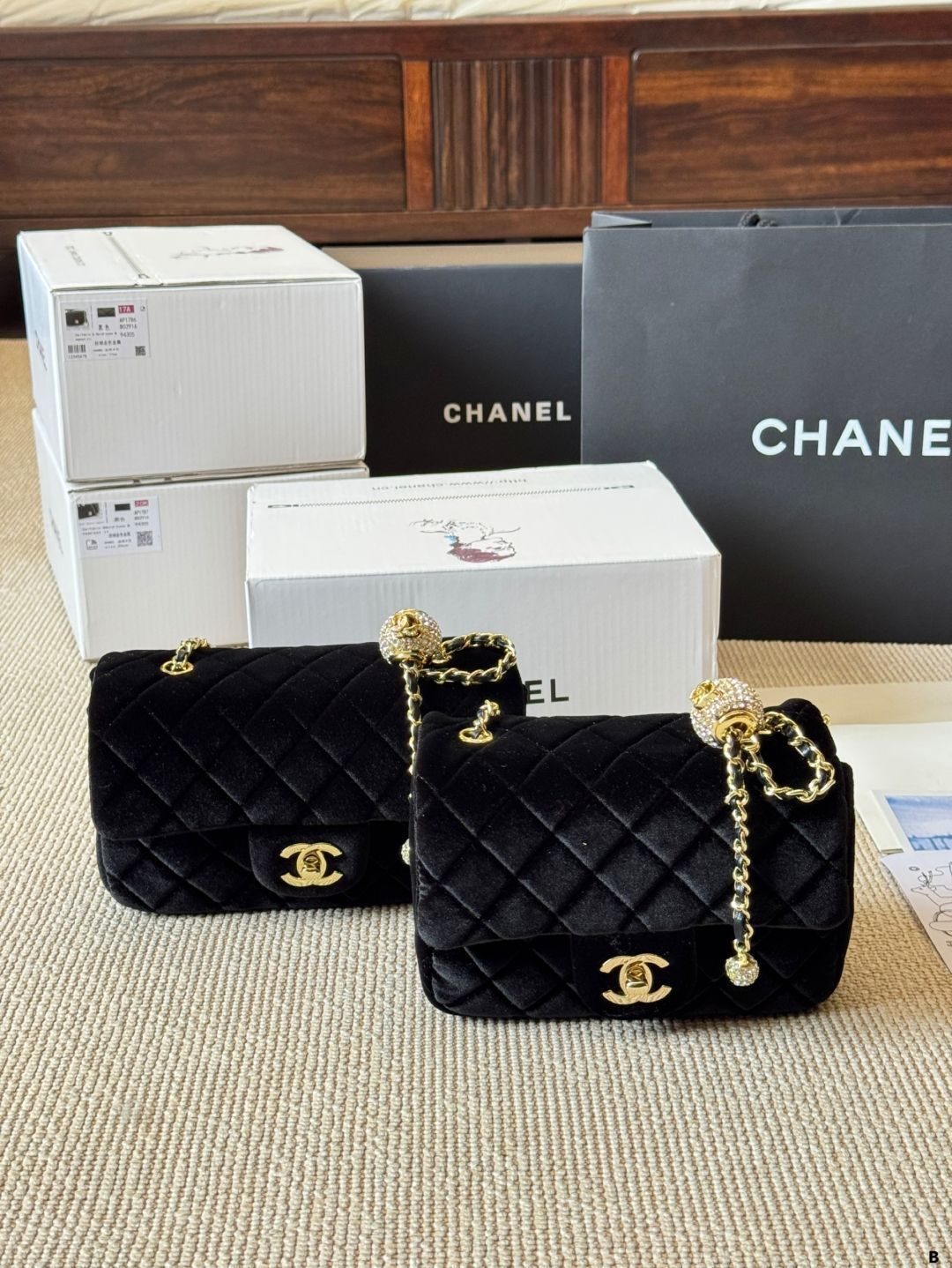 今日特価】Chanel 黒金ベルベットドリルボール シャネル 小羊皮