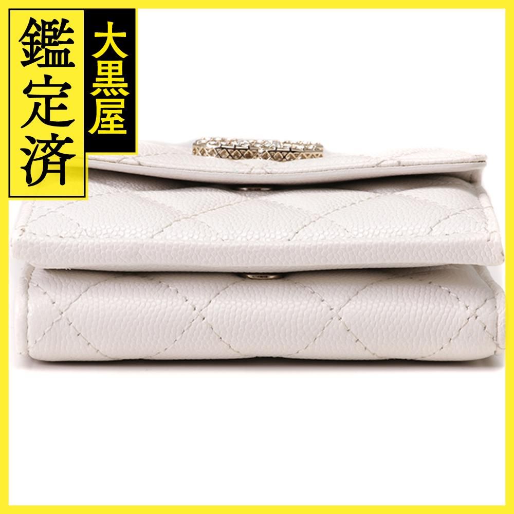 シャネル 三つ折財布