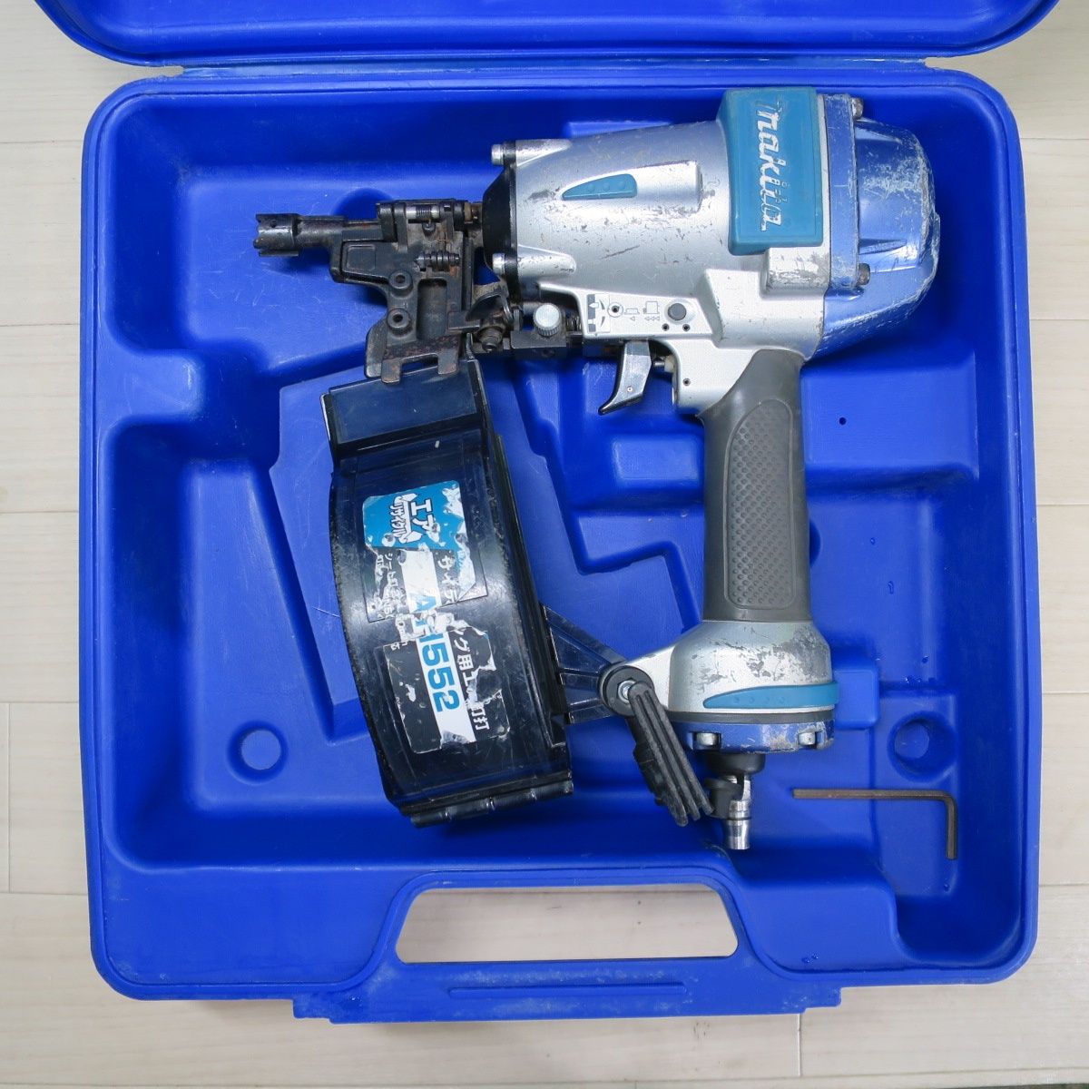 送料無料 マキタ サイディング 用 エア 釘打 AN552 エアー ツール 工具 シート釘 27～50mm 釘打ち機 釘打機 makita