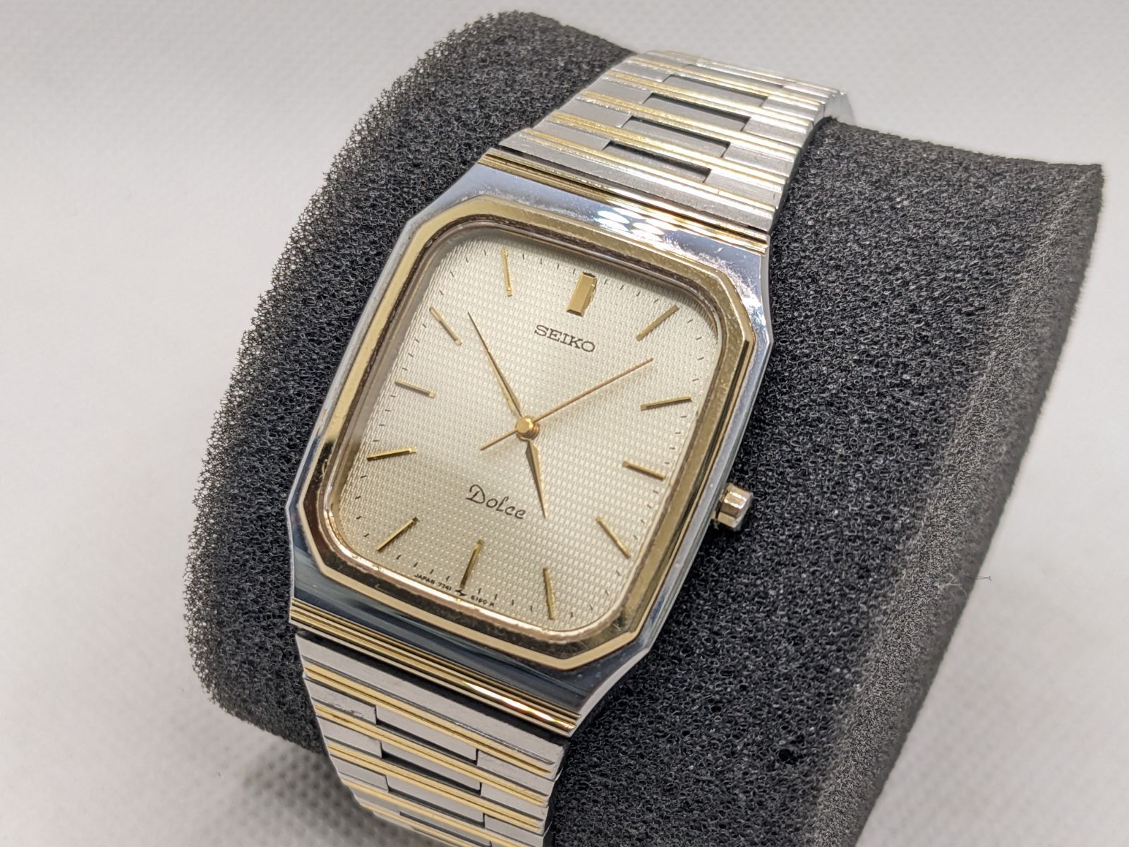 1979年 タイ チュラボーン王女 300バーツ 銀貨 未使用 1979年 タイ チュラボーン王女 300バーツ 銀貨 未使用 - メルカリ