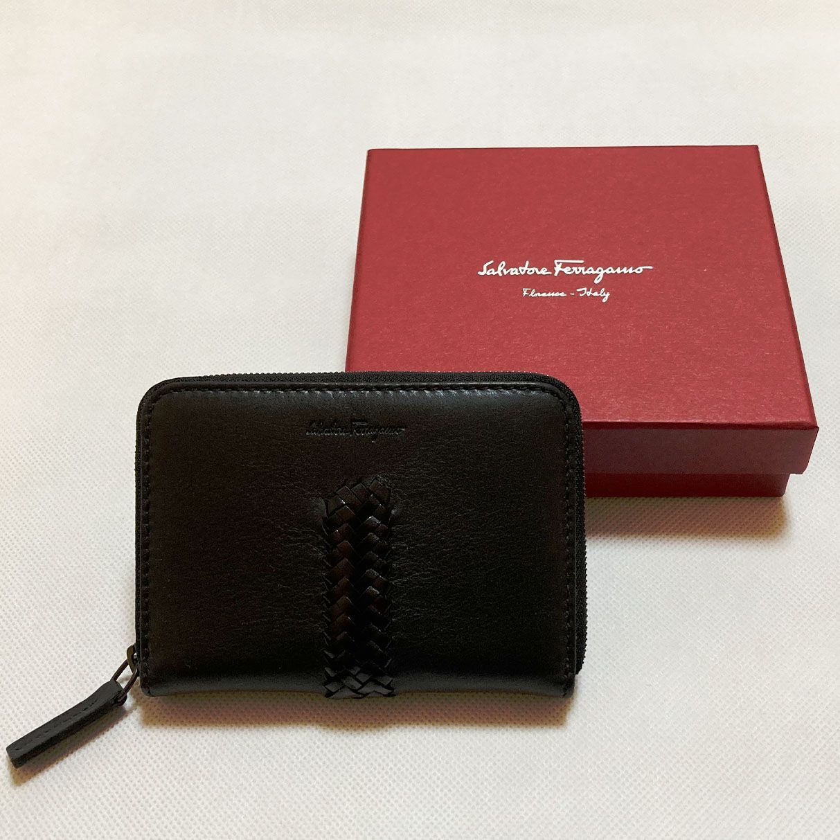 人気の福袋 大特価 新品、未使用 【Salvatore Ferragamo】ラウンド