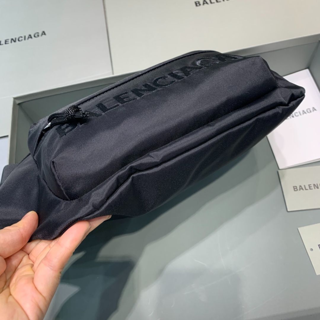 BALENCIAGA  バレンシアガ  ボディバッグ ウエストポーチ ブラック #0841