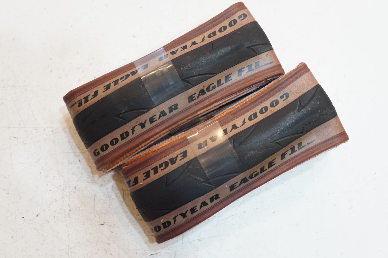 700x30 タイヤセット